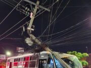 Camión urbano pierde el control tras desvanecimiento del chofer; 12 lesionados atendidos en el lugar