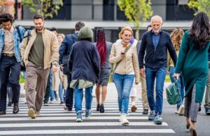 ‘Fart walk’: la tendencia viral que sí tiene base científica (pero con matices)