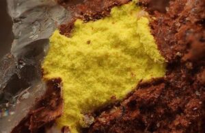 Margaritasita: el mineral descubierto en Chihuahua que brilla con energía atómica