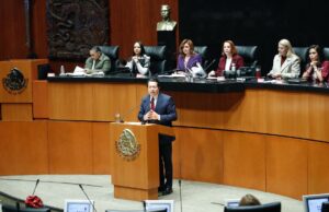 Senadores de la República revisan política educativa con el titular de la SEP, Mario Delgado Carrillo