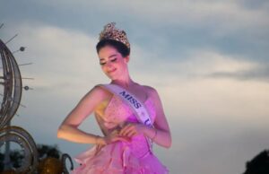 VIDEO: De esta forma Bajan a Fátima Boch de carro alegórico mientras bailaba en Tabasco