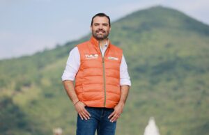 VIDEO: Este alcalde llega tarde a inauguración del Tren Ligero y literal se le fue el tren