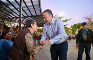 Celebra Toño Astiazarán a familias hermosillenses en renovado Jardín Juárez
