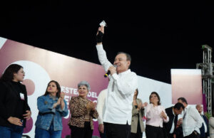 Gobernador Durazo celebra compromiso de trabajadores del estado durante el XLIII Festejo del Servidor Público 2025