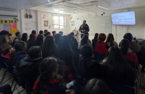 Orienta Secretaría de Seguridad sobre consumo digital seguro a estudiantes de Nogales