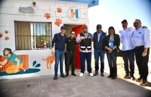 Beneficia Toño Astiazarán a familias de Bahía Kino con modernización de plaza y Centro de Castración y Salud Animal