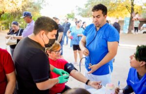 Acerca Toño Astiazarán servicios a familias del Fovissste durante Miércoles En Tu Colonia
