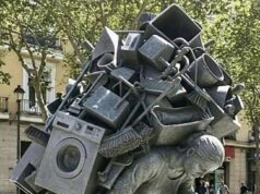 Escultura en Barcelona reabre el debate sobre la carga doméstica invisible