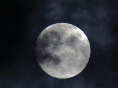 Investigadores confirman que la Tierra lleva teniendo dos lunas casi 100 años y que abandonará el planeta en el año 2083