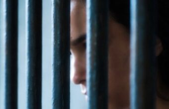 Operativo de combate al delito de la Policía Estatal detiene a sujeto con arma de fuego y narcótico