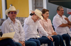 Gobernador Durazo resuelve demandas de comunidades del sur con acciones en salud, obras hídricas y maquinaria