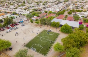 Hace equipo Toño Astiazarán a favor del deporte con la entrega de cancha de futbol en Las Lomas