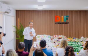Ayudan Toño Astiazarán y Patty Ruibal a instituciones altruistas con paquetes alimenticios donados en Semana Santa