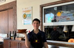 Disfrutan vacacionistas del Corredor Gastronómico de San Pedro el Saucito en Hermosillo