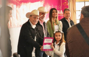 Gobernador Durazo beneficia a familias sonorenses con más becas, más apoyos y menos gastos