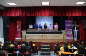 Gobierno de Sonora entrega insumos de Bienestar Menstrual en la Normal del Estado