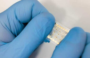 Parche con electrónica flexible dotado de inteligencia artificial