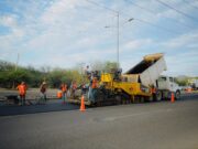 Casi listo el recarpeteo del bulevar Progreso, Toño Astiazarán supervisa la obra junto a vecinos