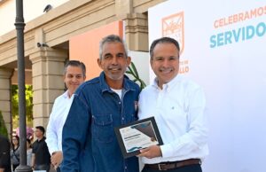 Reconoce Toño Astiazarán trayectoria y compromiso de 140 servidoras y servidores públicos municipales