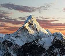 ¿Sabías que existe una montaña que es más alta que el Monte Everest?