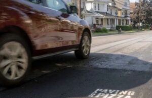 De baches a publicidad: la ingeniosa campaña de Domino’s que convirtió un problema urbano en una estrategia de marketing viral