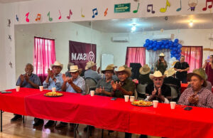 Gobierno de Sonora realiza festejo del Día del Padre para adultos mayores en el ISAAM