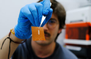 Crean ‘tatuajes electrónicos’ de bajo coste para monitorizar la salud sobre la piel