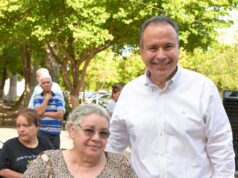Beneficia Toño Astiazarán a 862 familias con títulos de propiedad
