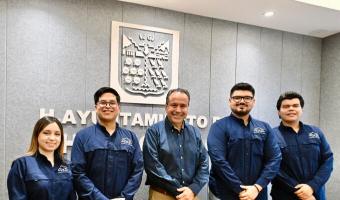 Apoya Toño Astiazarán a estudiantes que construyen prototipo de vehículo todoterreno a control remoto