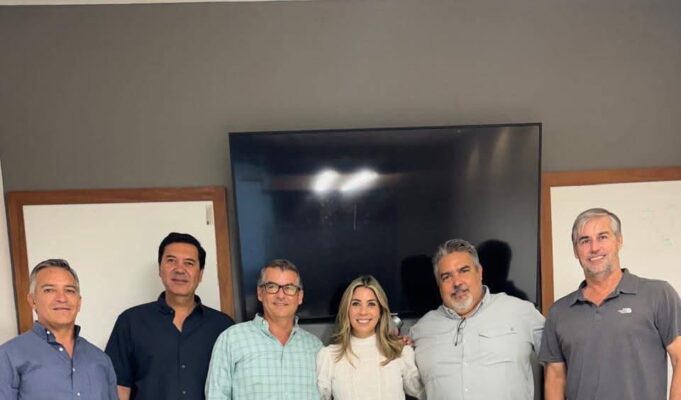 Angélica “La Mayita” Martínez dialoga con empresarios para fortalecer el desarrollo económico de Navojoa