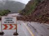 Cierran carretera estatal 117 en Yécora por deslave; llaman a extremar precauciones