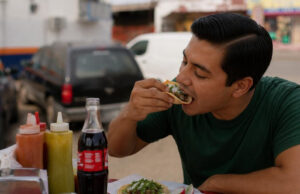 Llama Salud Sonora a extremar precauciones al consumir alimentos en la calle durante la temporada de calor
