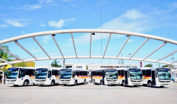 Gobernador Durazo cumple con entrega de nuevas unidades de transporte urbano para Ciudad Obregón