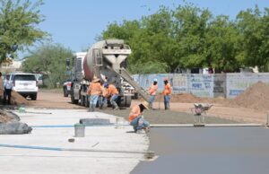 Recorre Toño Astiazarán junto a vecinos avances en rehabilitación de la Agustín Gómez del Campo