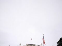 CNN, MS NOW y Politico presentan demanda por restricciones de acceso a la Casa Blanca