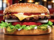 Carl’s Jr. celebra su aniversario con hamburguesas a 35 pesos