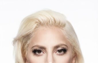 Lady Gaga y Michael Polansky dan la bienvenida a su primer hijo y aparecen junto al bebé en California