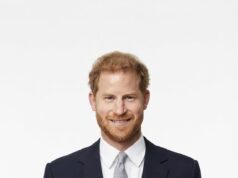 El príncipe Harry realiza un salto en paracaídas en Canadá por una causa benéfica