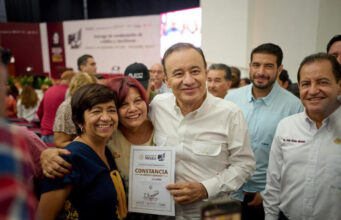 Durazo y Sedatu aseguran el patrimonio de familias sonorenses con entrega de escrituras y créditos liquidados