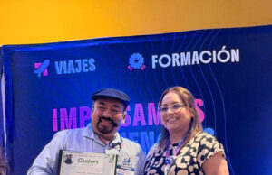 Estudiantes de la UES fortalecen su formación profesional en congreso nacional en Cancún