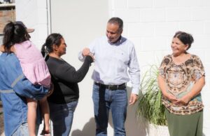 Beneficia Toño Astiazarán a familias de El Ranchito con cuartos adicionales en su vivienda
