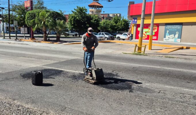 Sin descanso acciones intensivas de bacheo en Hermosillo