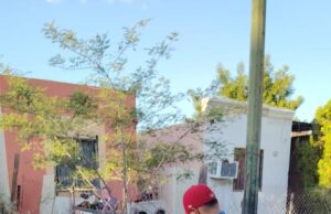 Beneficia Gobierno de Hermosillo a familias de La Cholla con jornada de descacharre