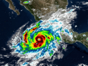 Huracán Simón pone en alerta al occidente de México por fuertes vientos e inundaciones